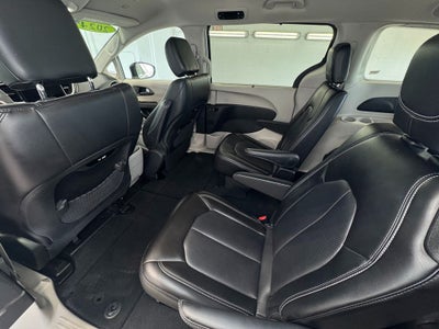 2024 Chrysler Pacifica Touring L Radio: Uconnect 5 w/10.1" Display