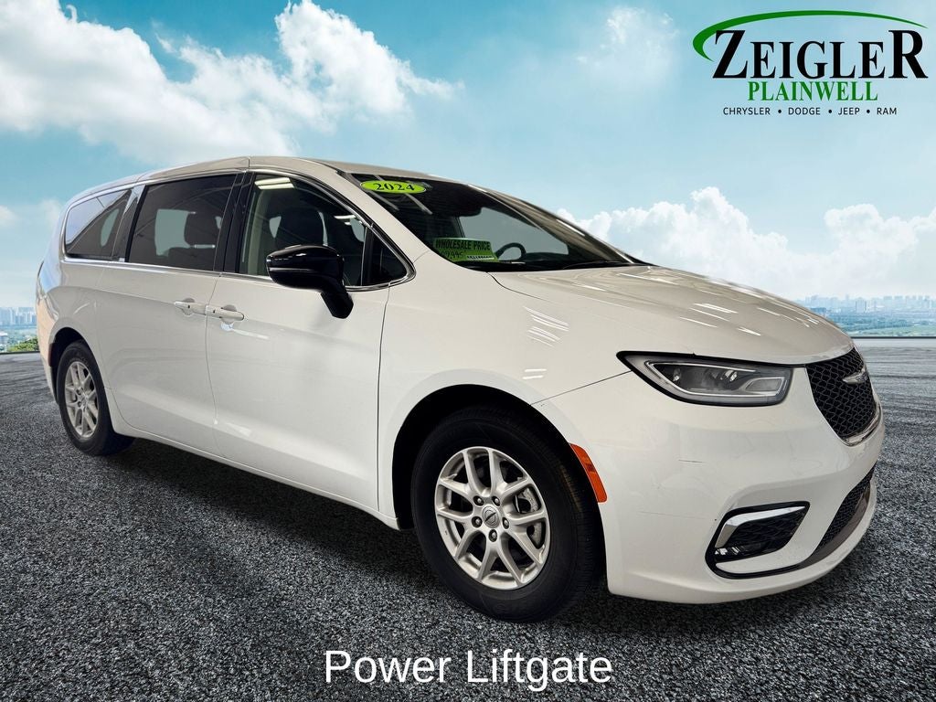 2024 Chrysler Pacifica Touring L Radio: Uconnect 5 w/10.1" Display