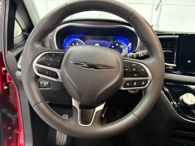 2025 Chrysler Pacifica Select Radio: Uconnect 5 with 10.1" Display