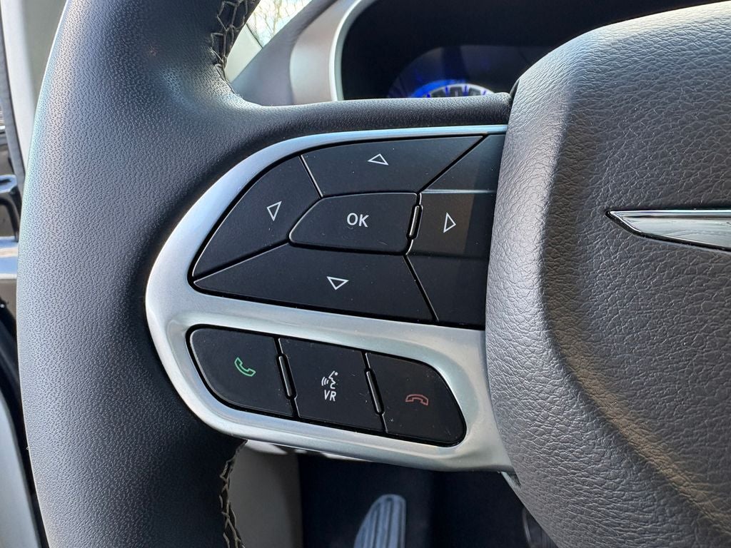 2022 Chrysler Voyager LX