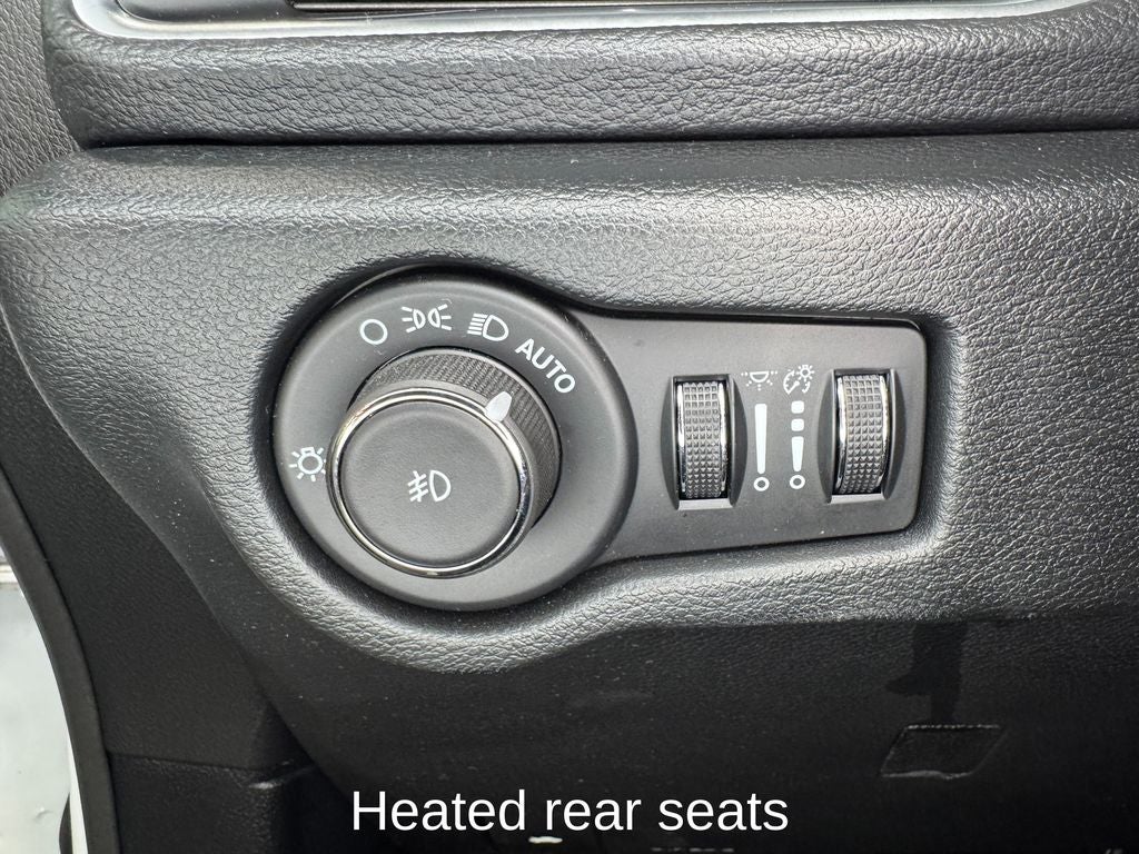 2025 Chrysler Pacifica Pinnacle Power moonroof
