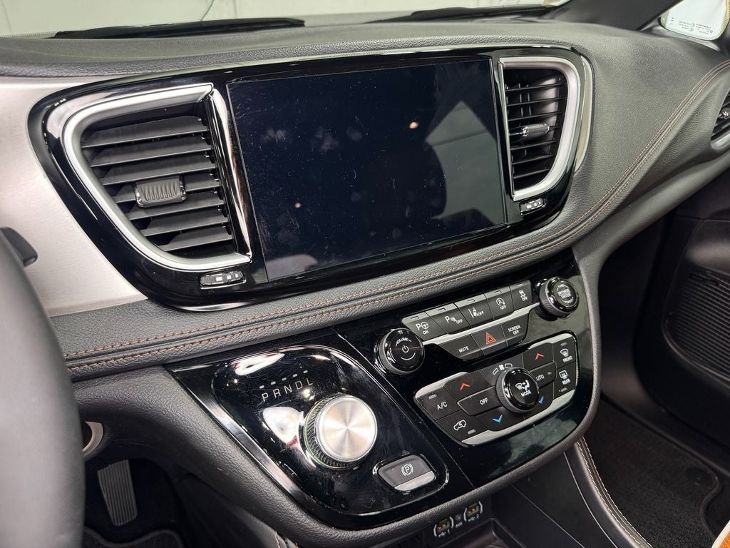 2025 Chrysler Pacifica Pinnacle Power moonroof