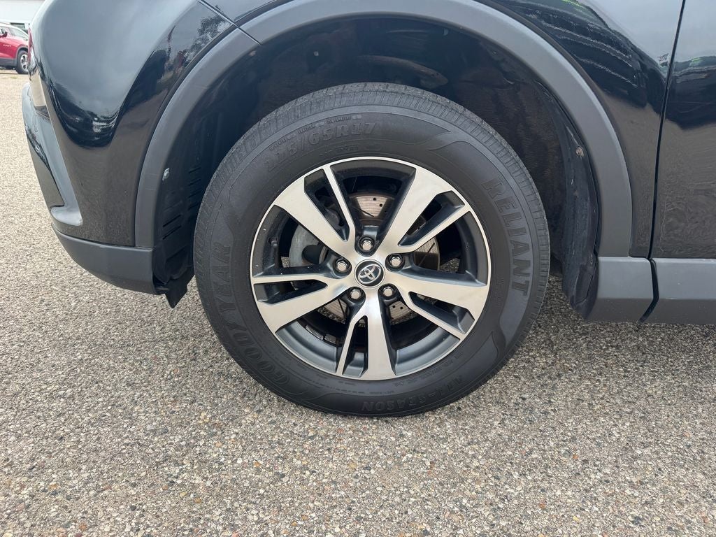 2018 Toyota RAV4 XLE Power moonroof