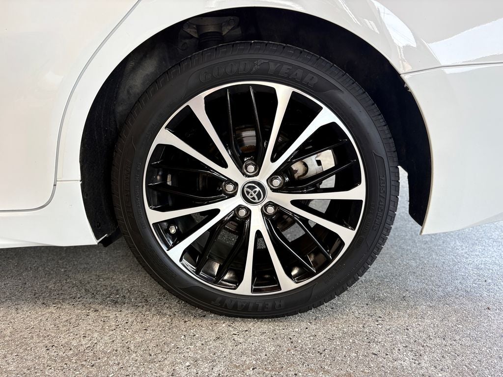 2019 Toyota Camry SE Power Tilt/Slide Moonroof