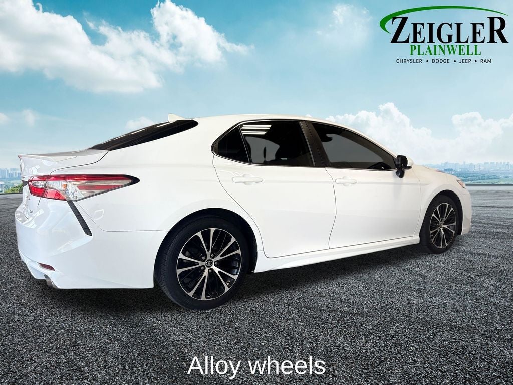 2019 Toyota Camry SE Power Tilt/Slide Moonroof
