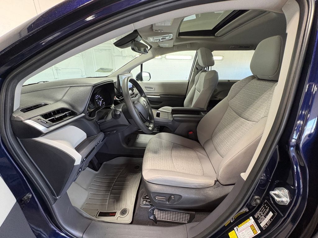 2023 Toyota Sienna LE 8 Passenger