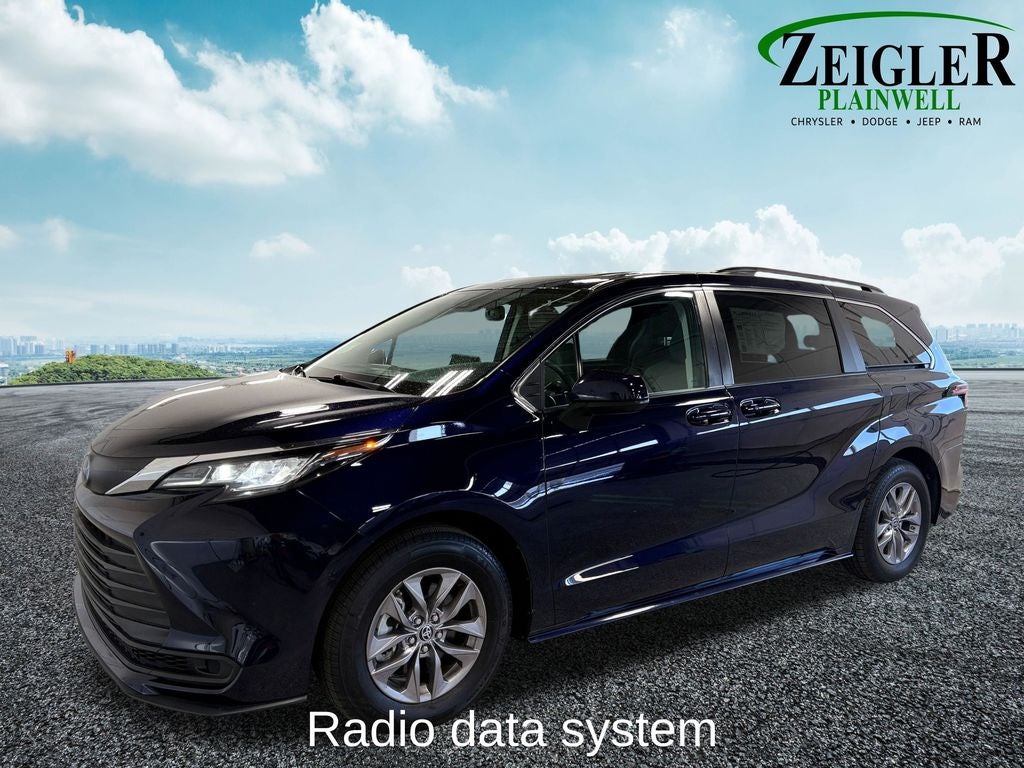 2023 Toyota Sienna LE 8 Passenger