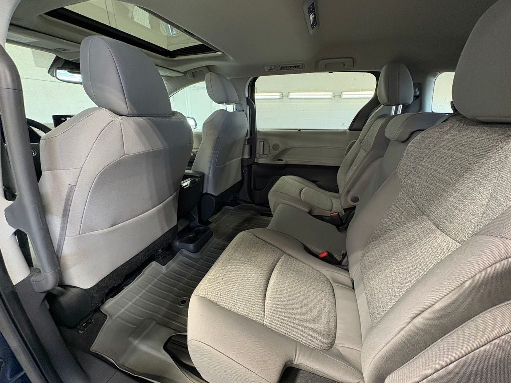 2023 Toyota Sienna LE 8 Passenger