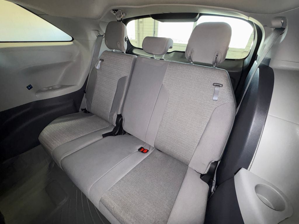 2023 Toyota Sienna LE 8 Passenger