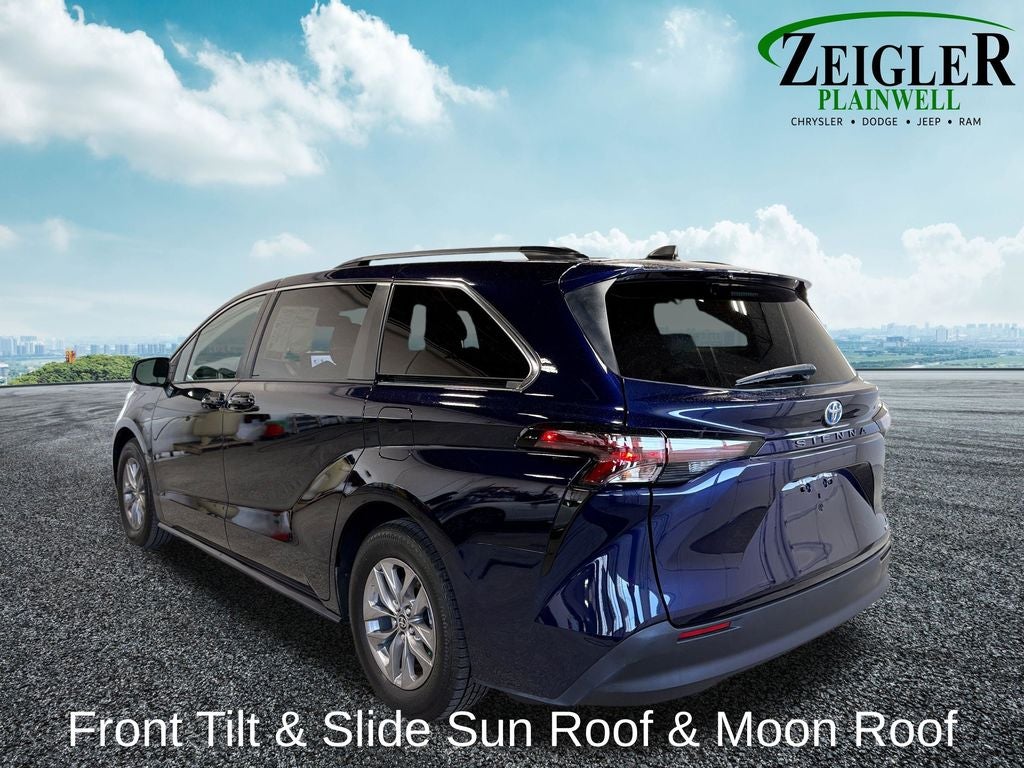 2023 Toyota Sienna LE 8 Passenger