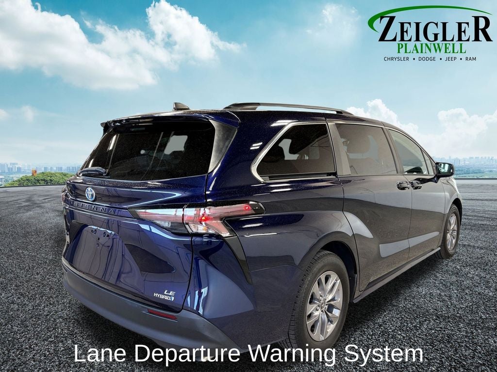 2023 Toyota Sienna LE 8 Passenger