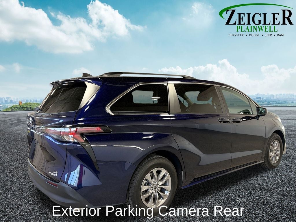 2023 Toyota Sienna LE 8 Passenger