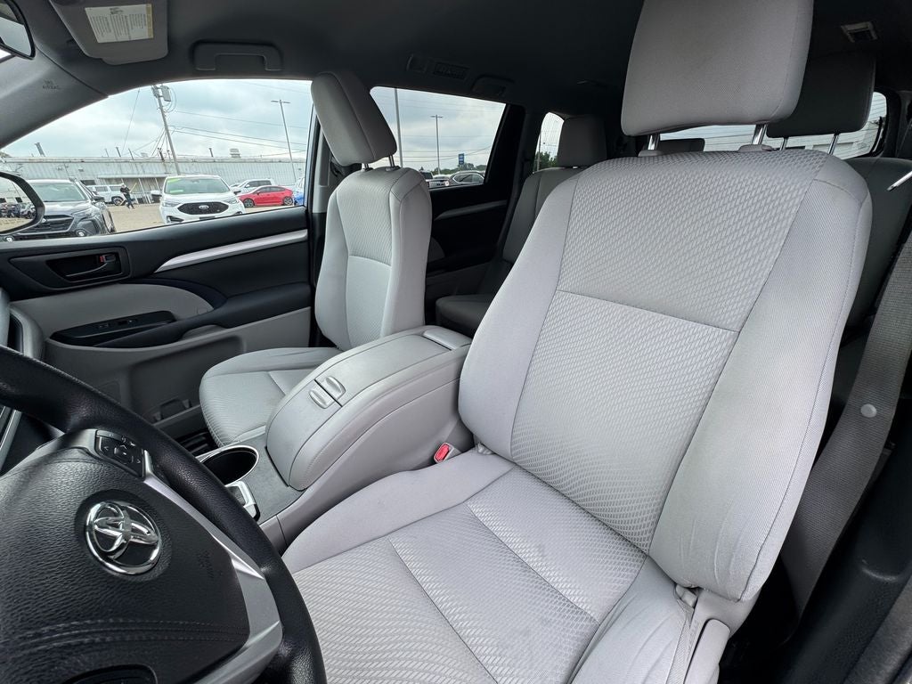 2018 Toyota Highlander LE 3rd row seat