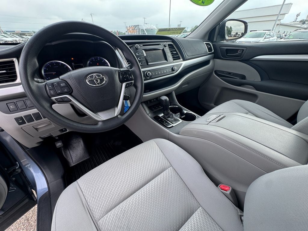 2018 Toyota Highlander LE 3rd row seat