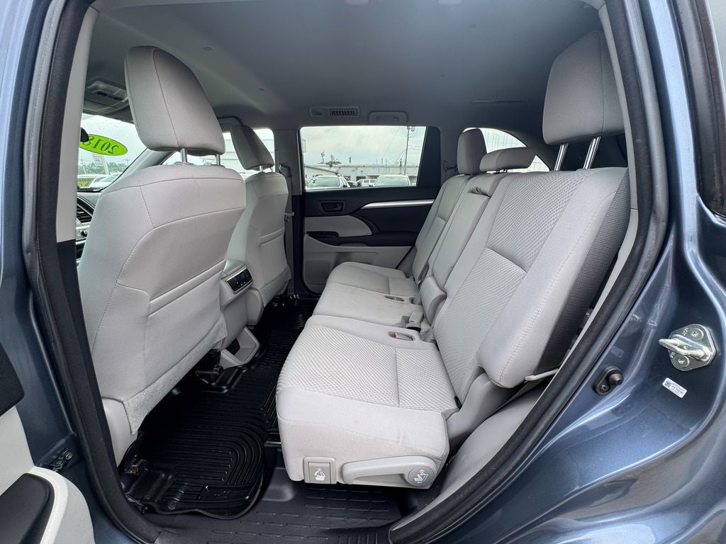 2018 Toyota Highlander LE 3rd row seat
