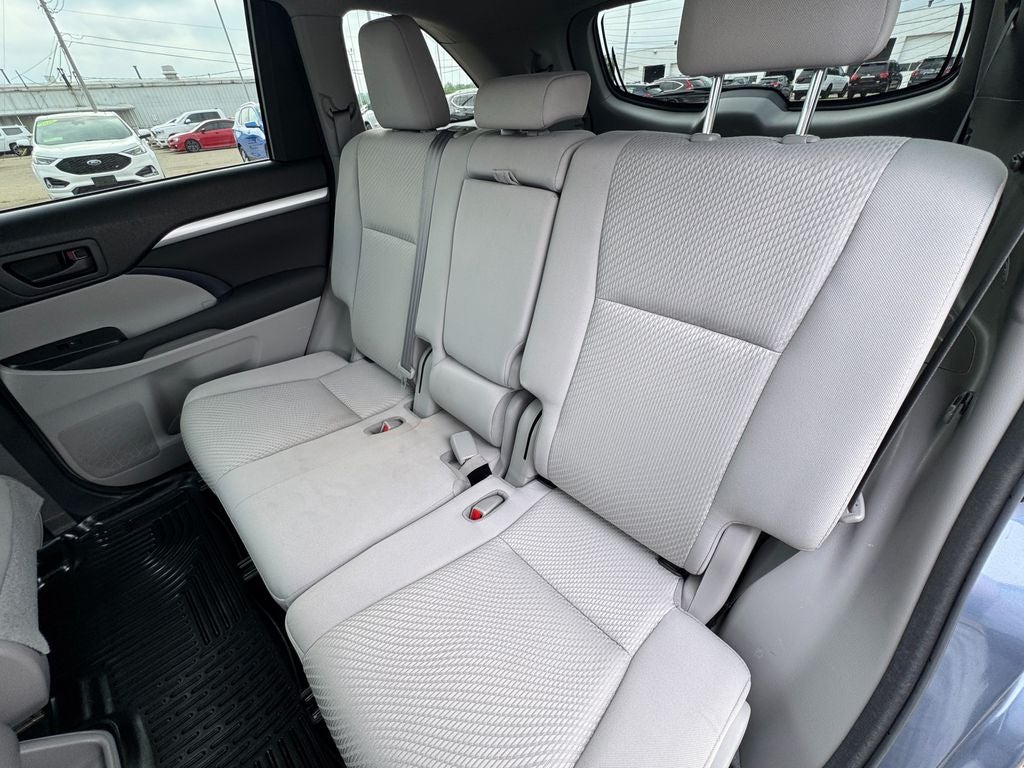 2018 Toyota Highlander LE 3rd row seat