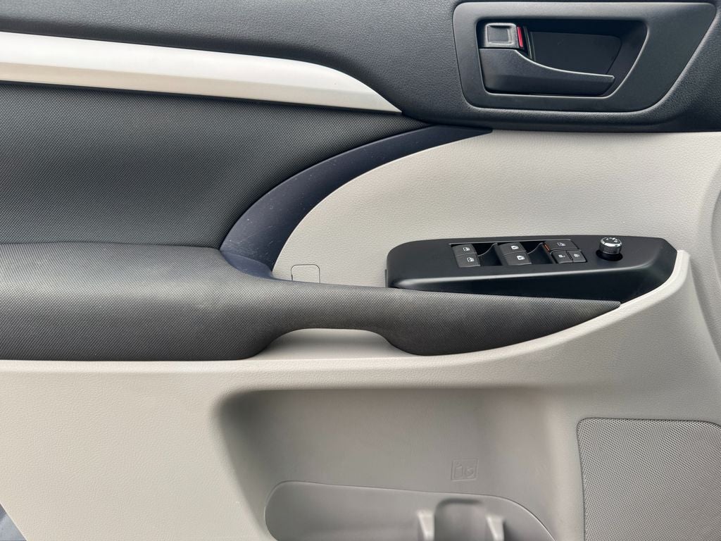 2018 Toyota Highlander LE 3rd row seat