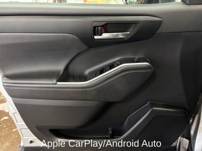 2022 Toyota Highlander Hybrid XLE Power moonroof