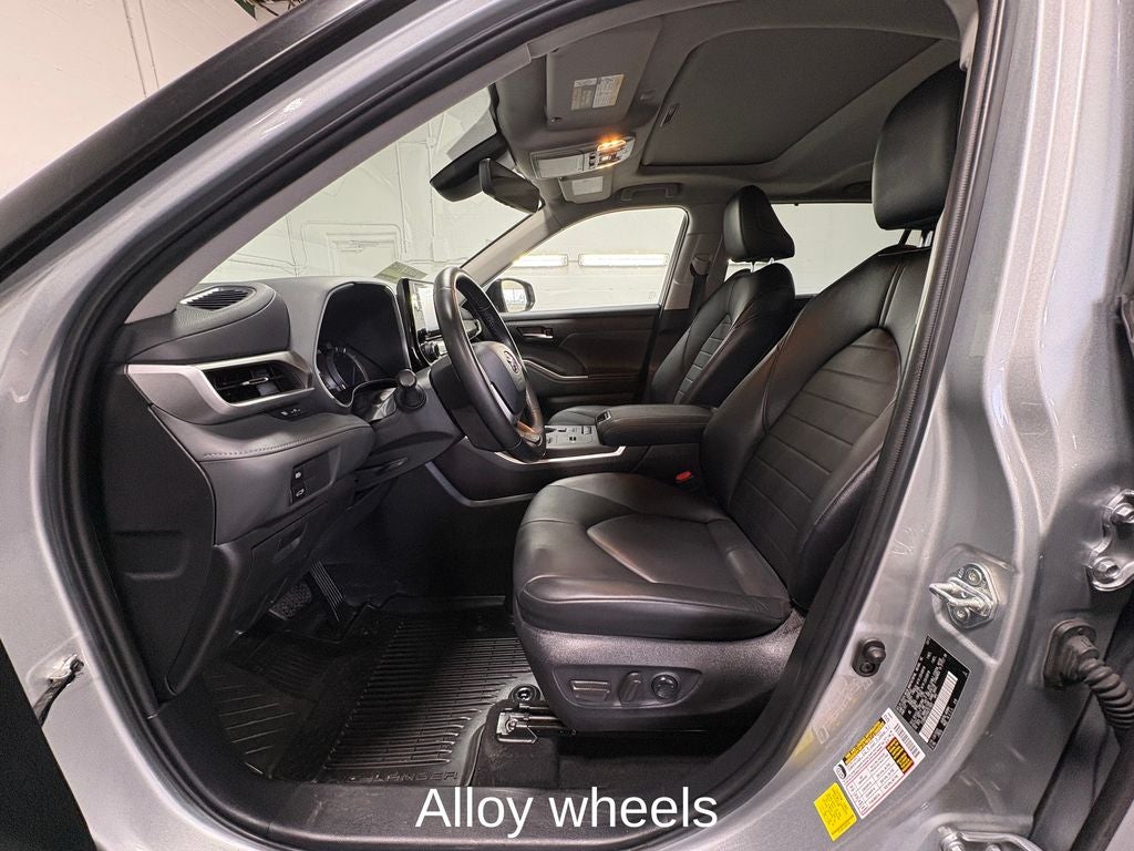 2022 Toyota Highlander Hybrid XLE Power moonroof