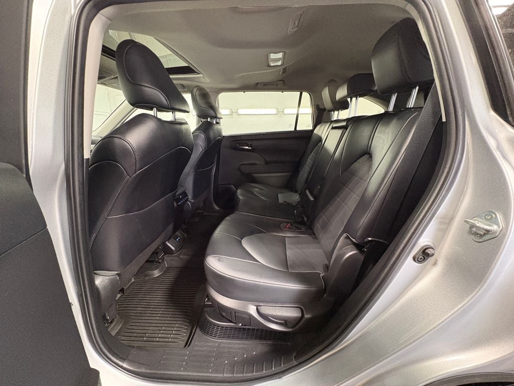 2022 Toyota Highlander Hybrid XLE Power moonroof