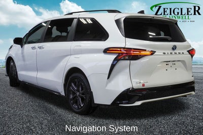 2025 Toyota Sienna XSE Power moonroof & Navigation System