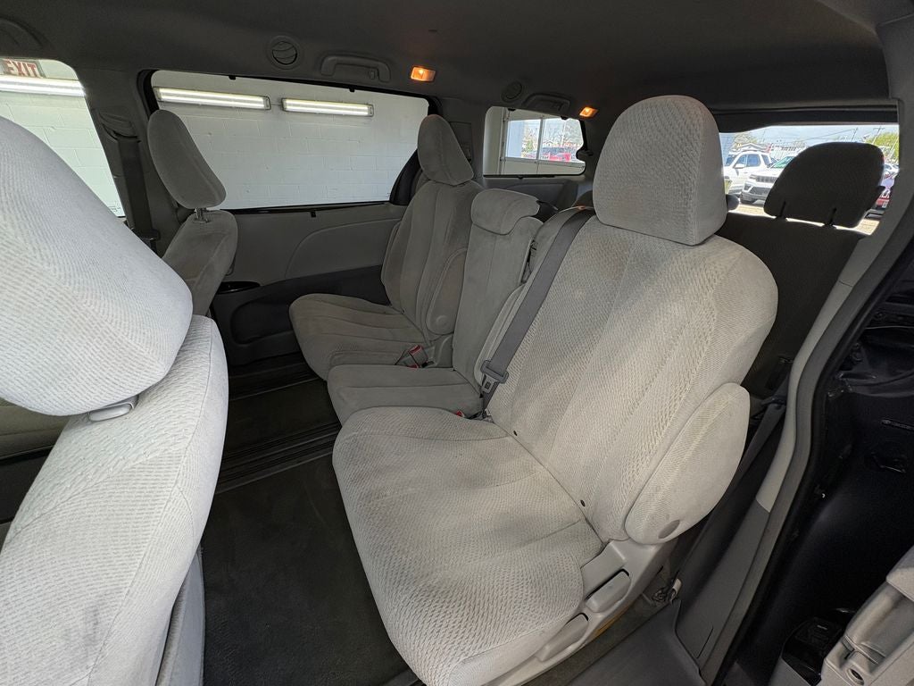 2011 Toyota Sienna LE 8 Passenger