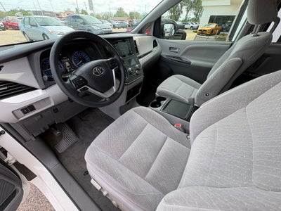 2018 Toyota Sienna LE 8 Passenger