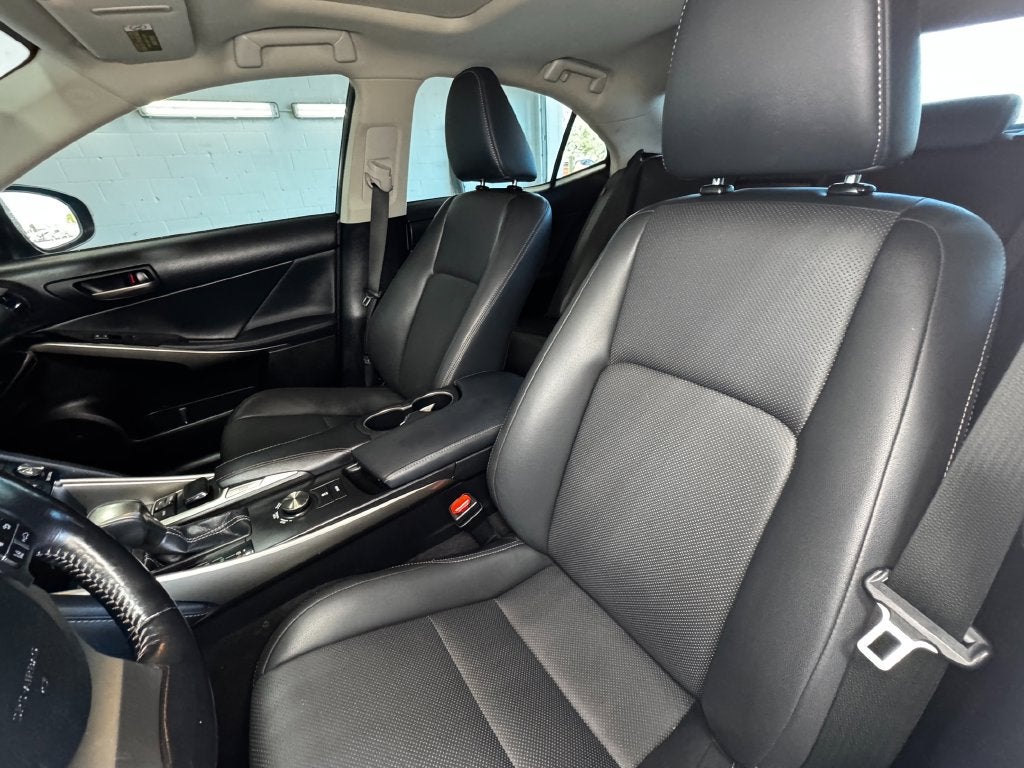 2017 Lexus IS 300 Power moonroof