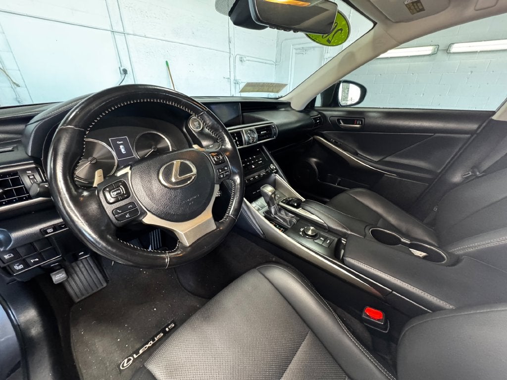 2017 Lexus IS 300 Power moonroof
