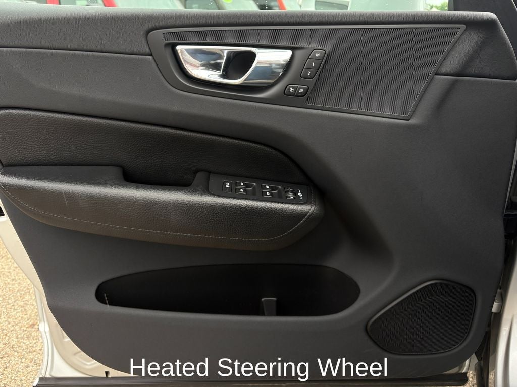 2019 Volvo XC60 T6 Momentum Power moonroof