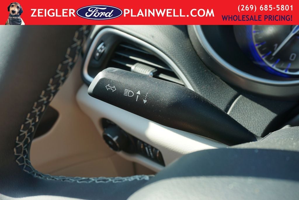 2024 Chrysler Pacifica Touring L Leather Quad Seats Power Doors Rear Camera