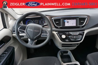 2024 Chrysler Voyager LX