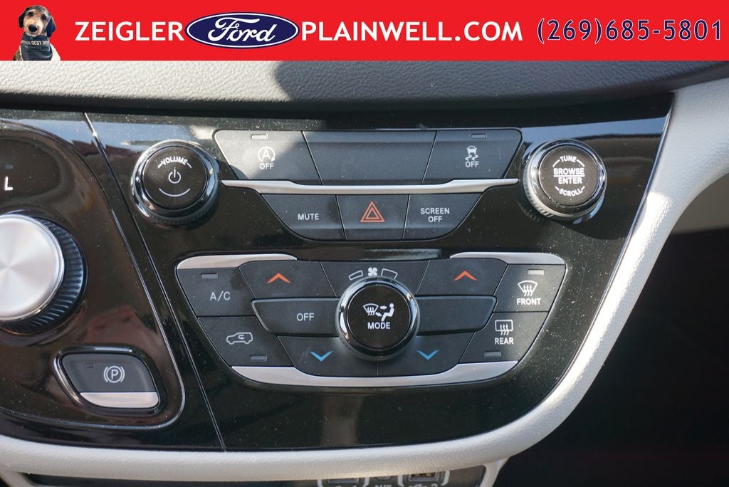 2023 Chrysler Voyager LX