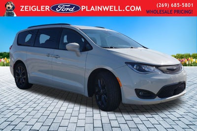 2020 Chrysler Pacifica Touring