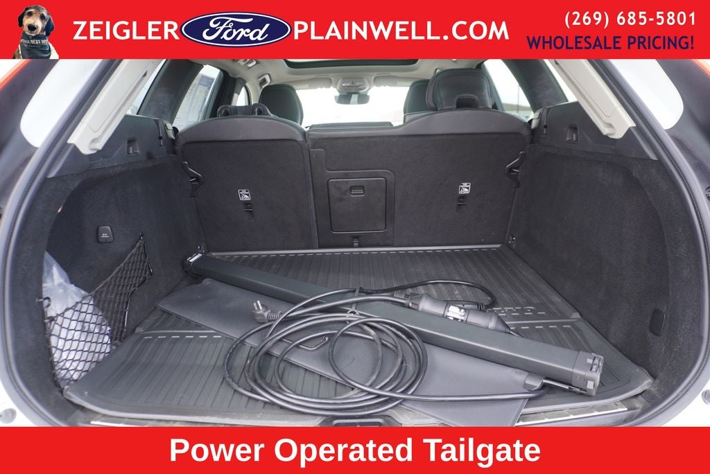 2023 Volvo XC60 Recharge Plug-In Hybrid T8 Plus Dark Theme