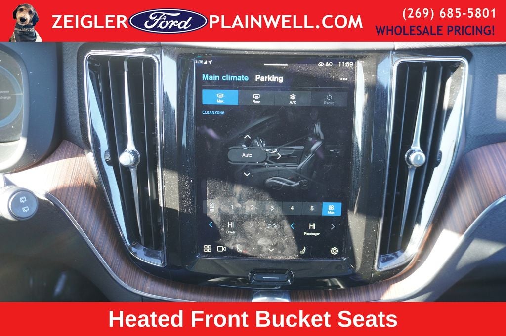 2023 Volvo XC60 Recharge Plug-In Hybrid T8 Plus Dark Theme