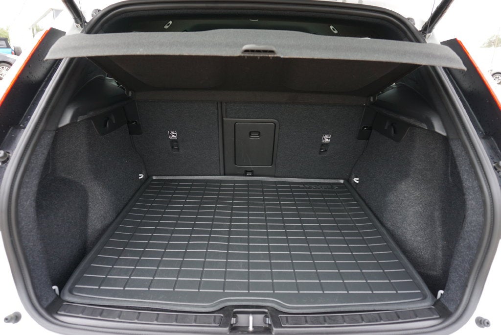 2024 Volvo XC40 B5 Core