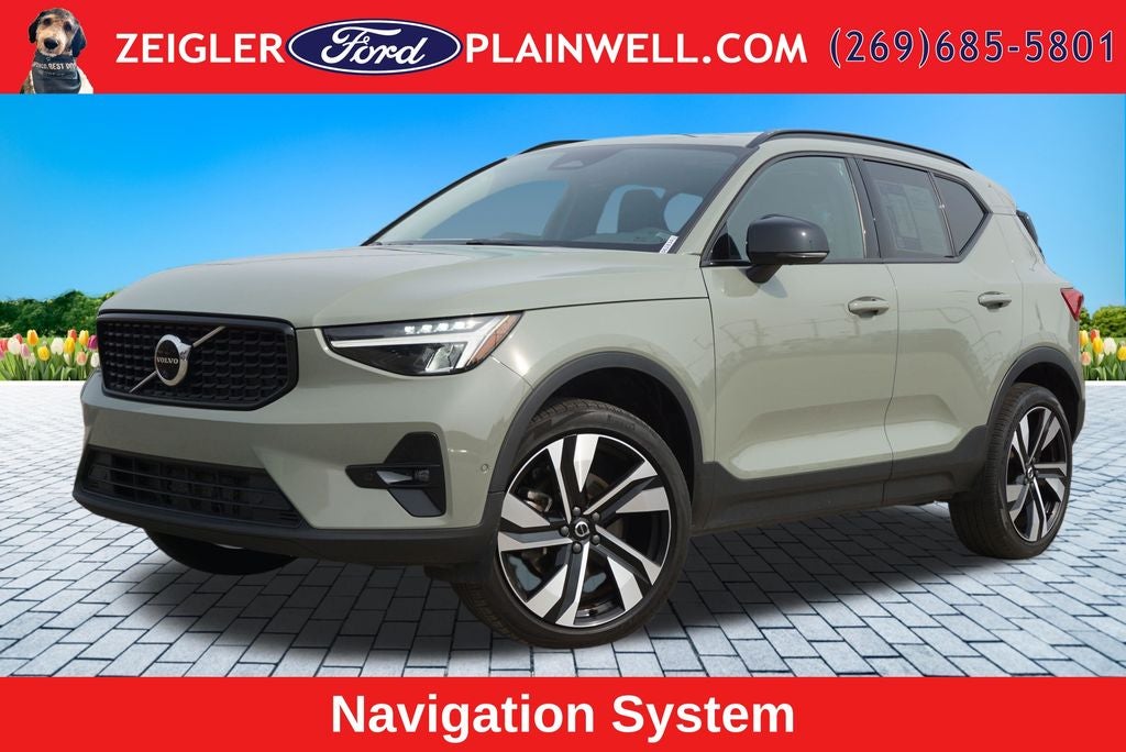 2023 Volvo XC40 B5 Plus Dark Theme AWD Heated Leather Power Moonroof Nav Rear Camera