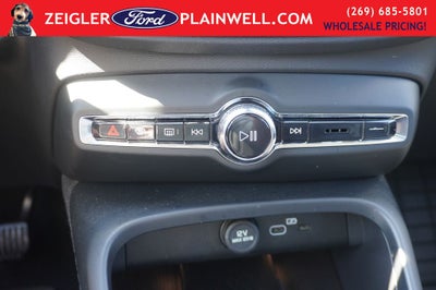 2023 Volvo XC40 B5 Plus Dark Theme AWD HEATED LEATHER POWER MOONROOF NAV