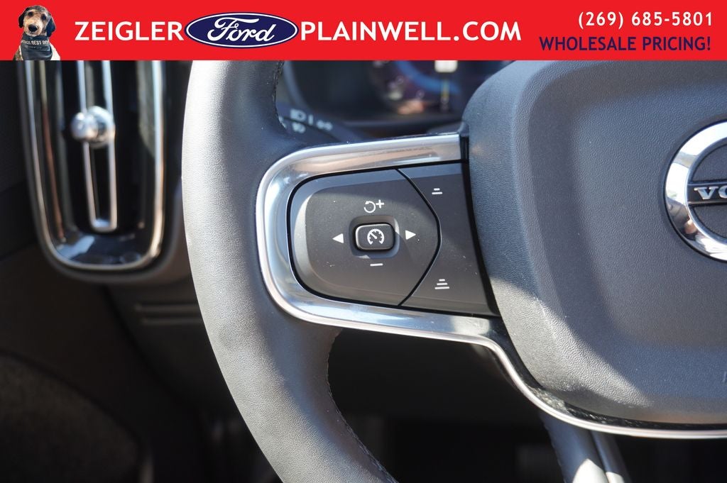 2023 Volvo XC40 B5 Plus Dark Theme AWD HEATED LEATHER POWER MOONROOF NAV