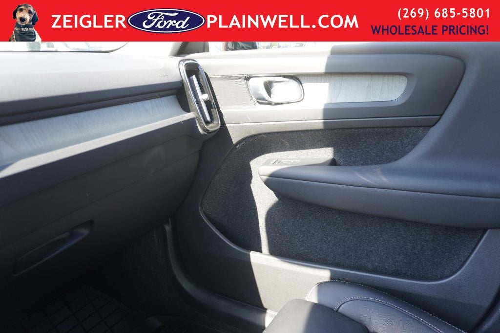 2023 Volvo XC40 B5 Plus Dark Theme AWD HEATED LEATHER POWER MOONROOF NAV