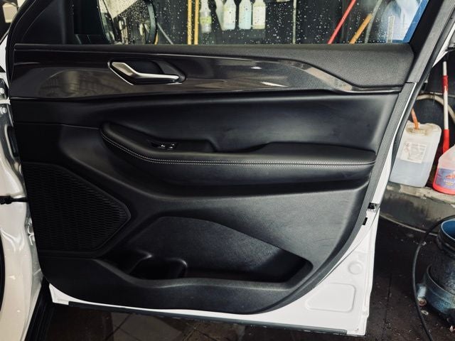 2023 Jeep Grand Cherokee Laredo 4x4