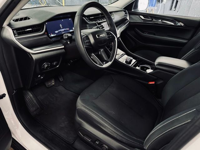 2023 Jeep Grand Cherokee Laredo 4x4