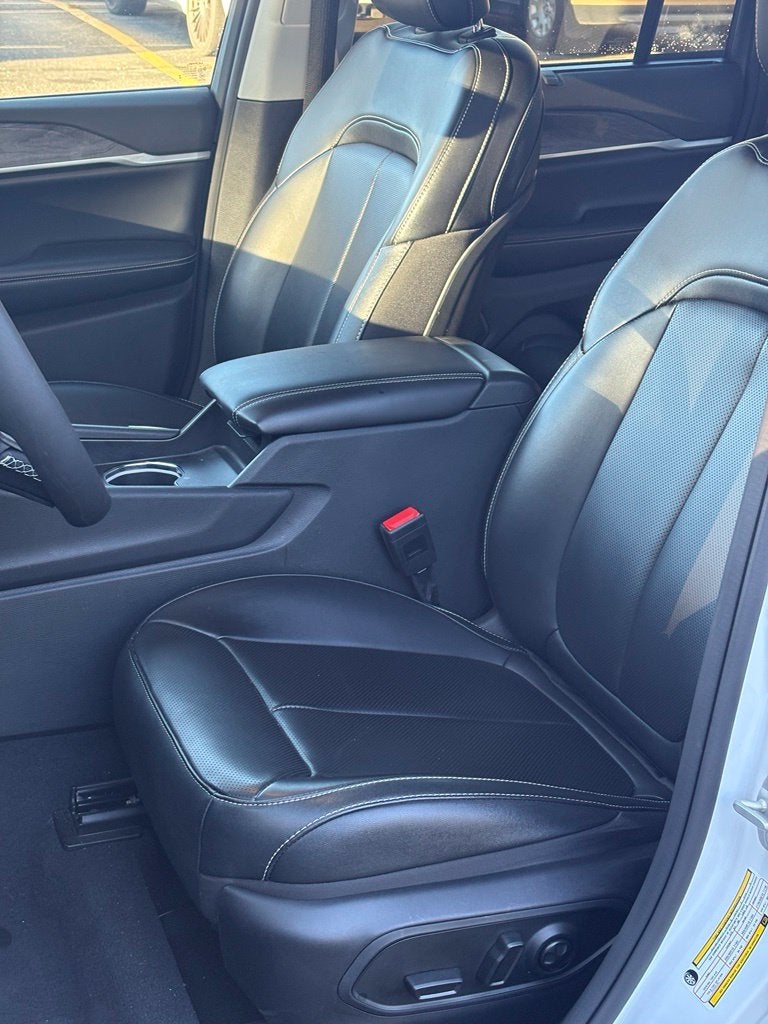 2023 Jeep Grand Cherokee Limited * Certified Pre-Owned *