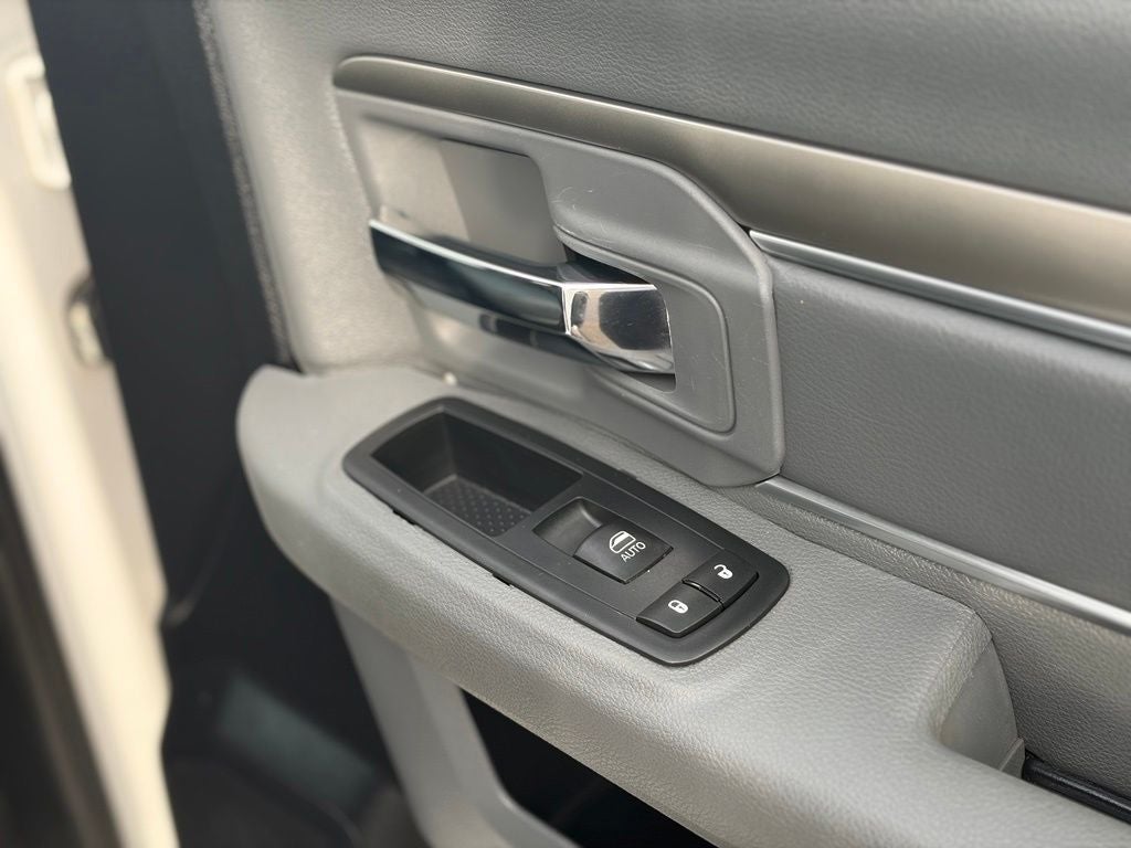 2016 RAM 1500 SLT