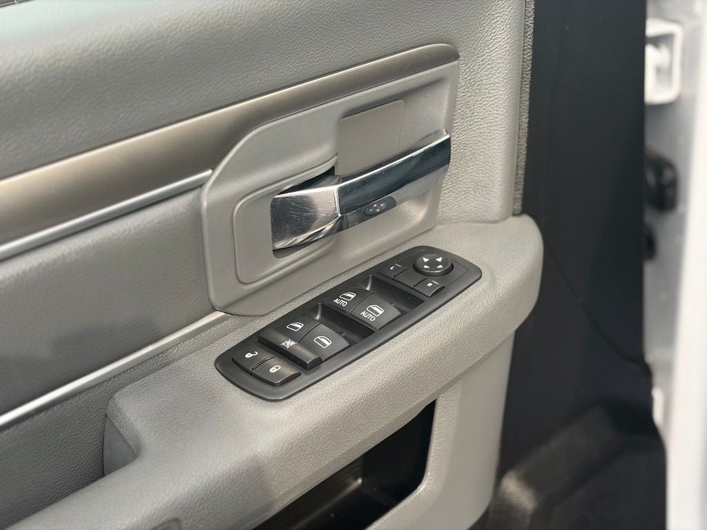 2016 RAM 1500 SLT