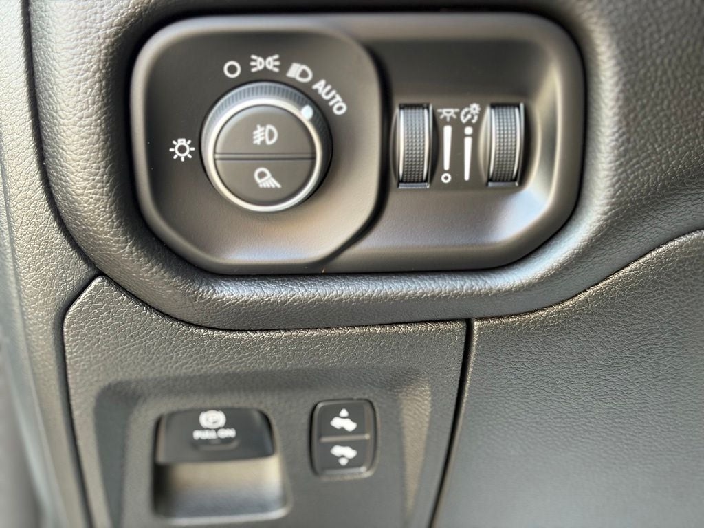 2025 RAM 1500 Laramie Crew Cab 4x4 5'7' Box