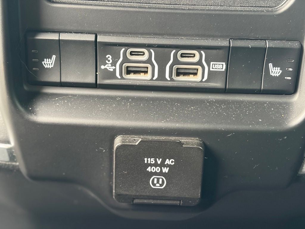 2019 RAM 1500 Laramie Crew Cab 4x4 5'7' Box
