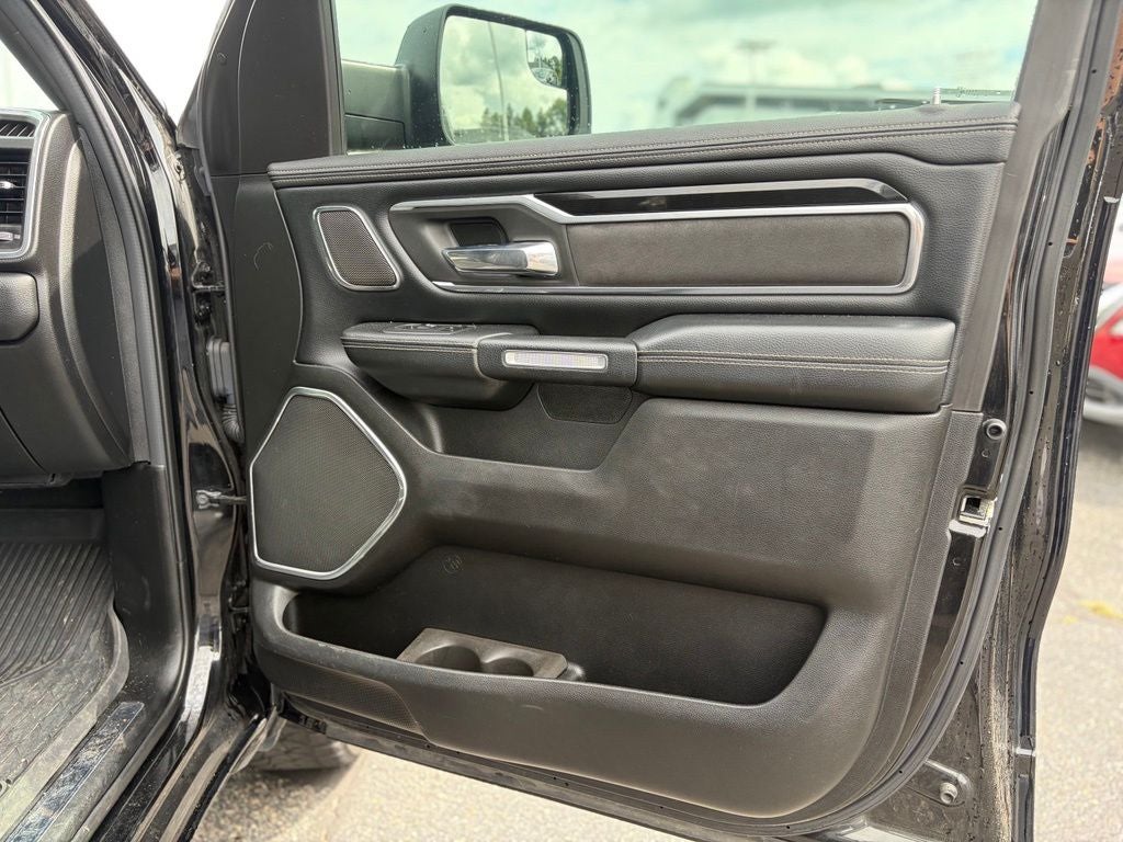 2019 RAM 1500 Laramie Crew Cab 4x4 5'7' Box