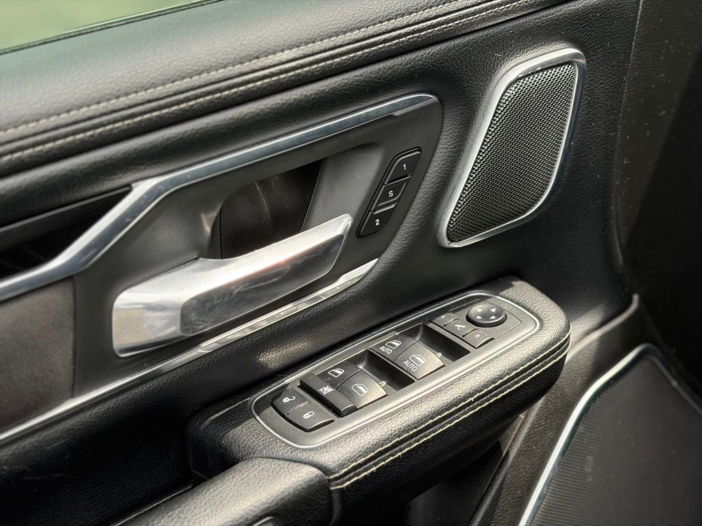 2019 RAM 1500 Laramie Crew Cab 4x4 5'7' Box